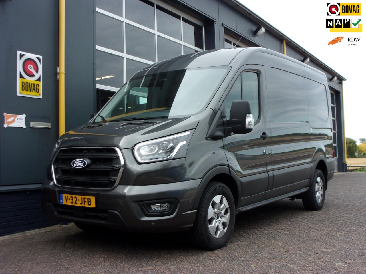 Ford Transit - 350 2.0/166 pk TDCI L2H2 Limited - AutoWereld.nl