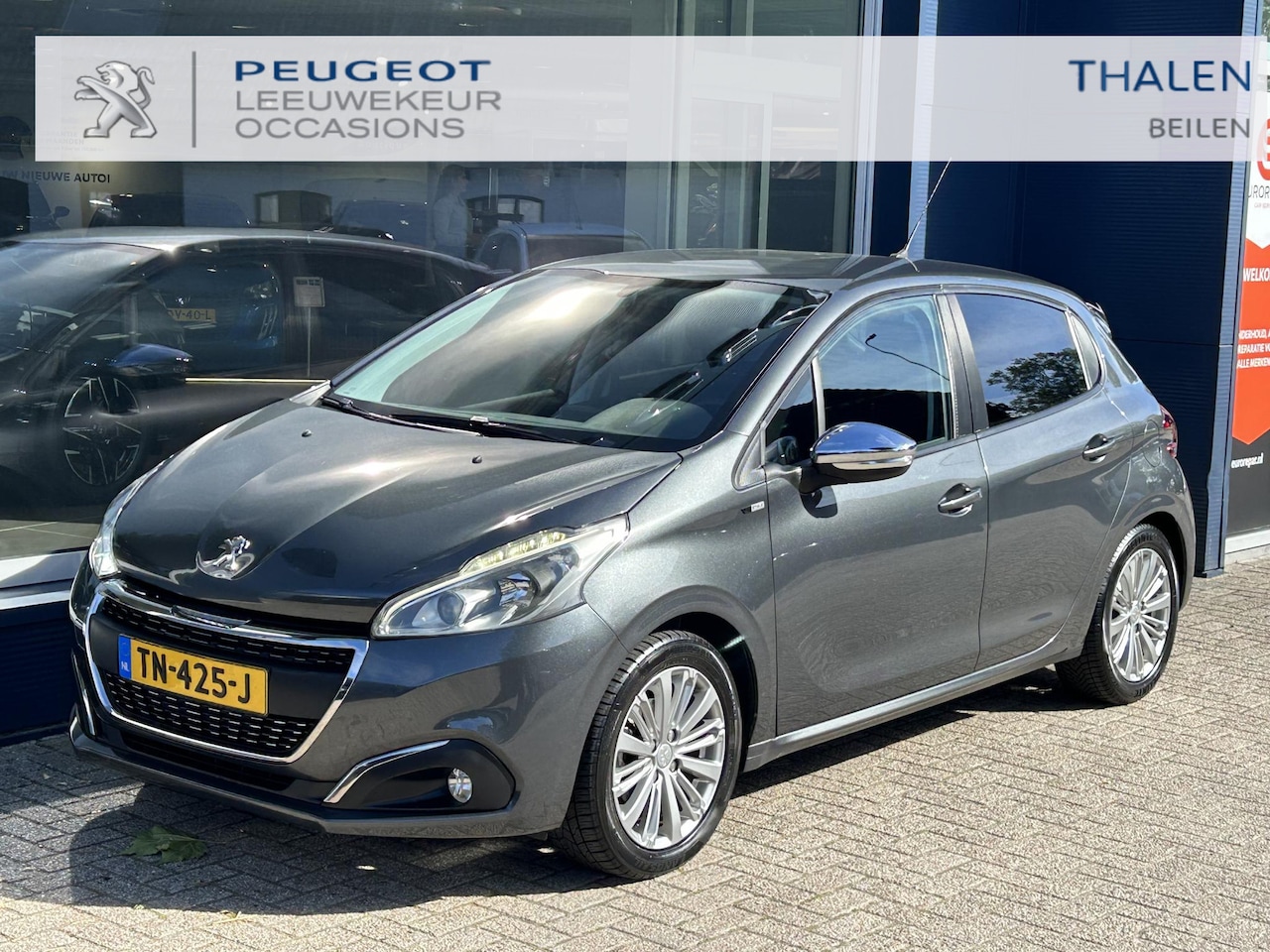 Peugeot 208 - 1.2 82 PK Allure / Style | All Season Banden | Trekhaak 1150KG | 16 inch LM-Velgen | Parke - AutoWereld.nl