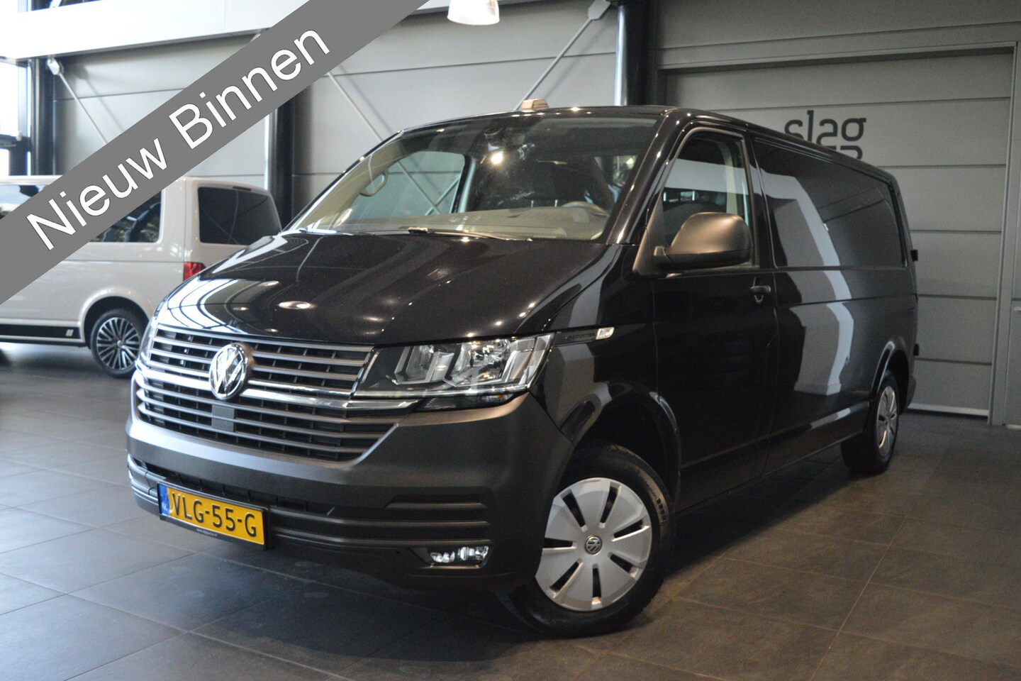 Volkswagen Transporter - 2.0 TDI L2H1 28 airco cruise trekhaak carplay 150 pk !! - AutoWereld.nl
