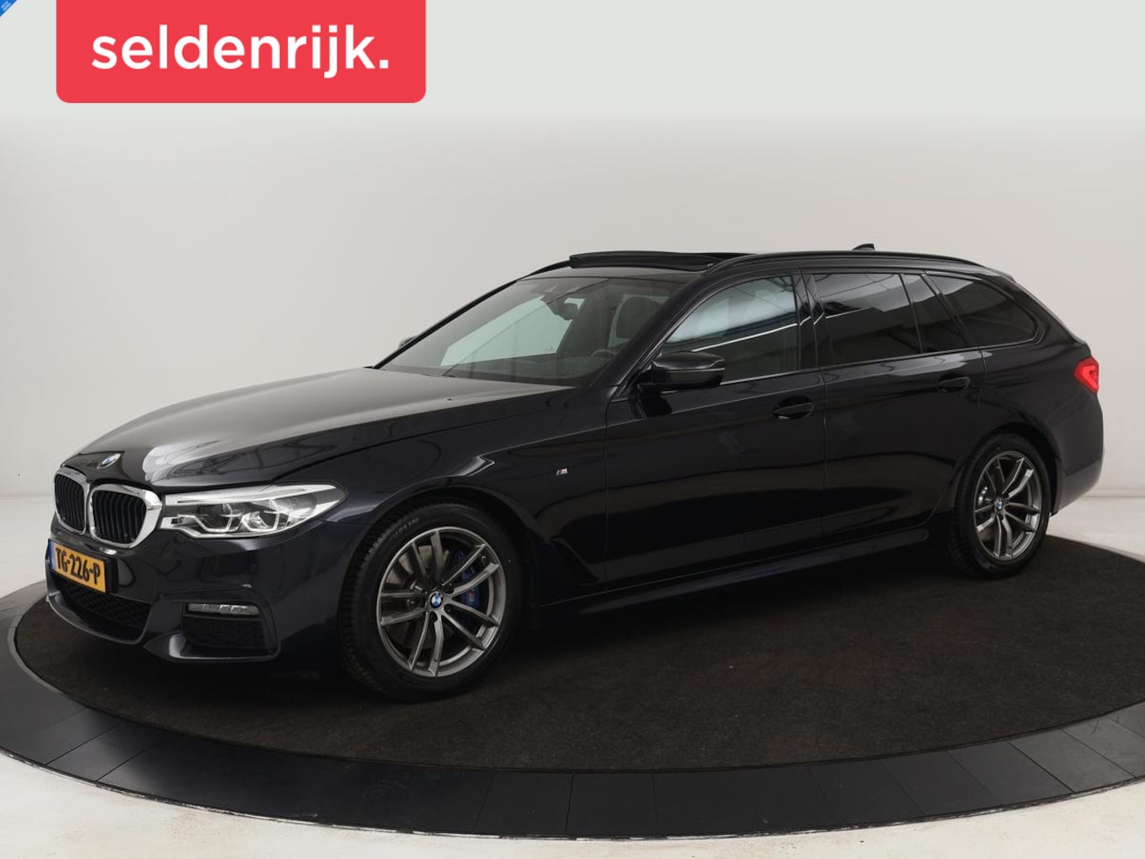 BMW 5-serie Touring - 530i M Sport | Panoramadak | Head-Up | Leder | Stoelverwarming | Sfeerverlichting | Naviga - AutoWereld.nl