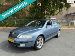 Skoda Octavia - 1.8 TSI Elegance ZEER NETTE EN COMPLETE AUTO