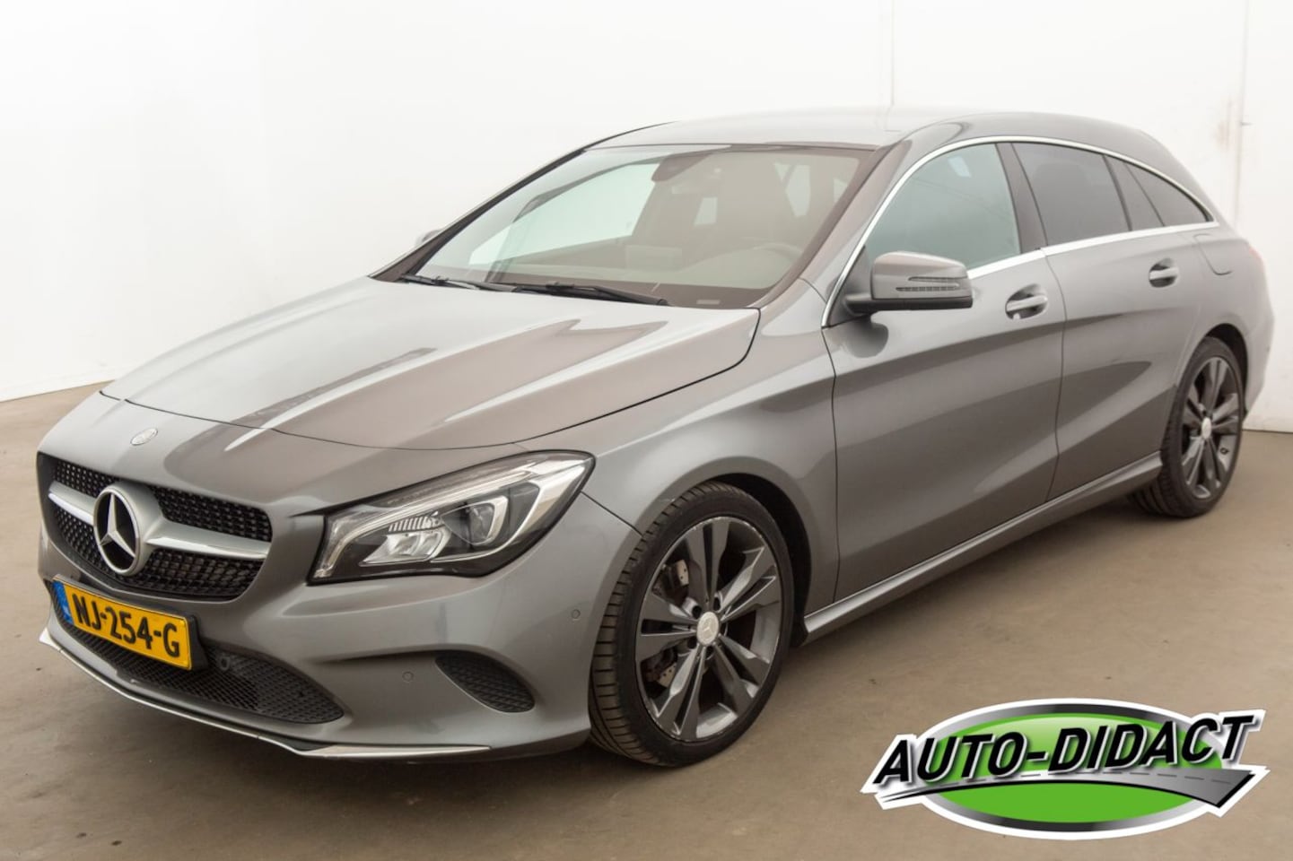 Mercedes-Benz CLA-klasse Shooting Brake - 200d Automaat Clima Navi Camera Lease Edition Plus - AutoWereld.nl