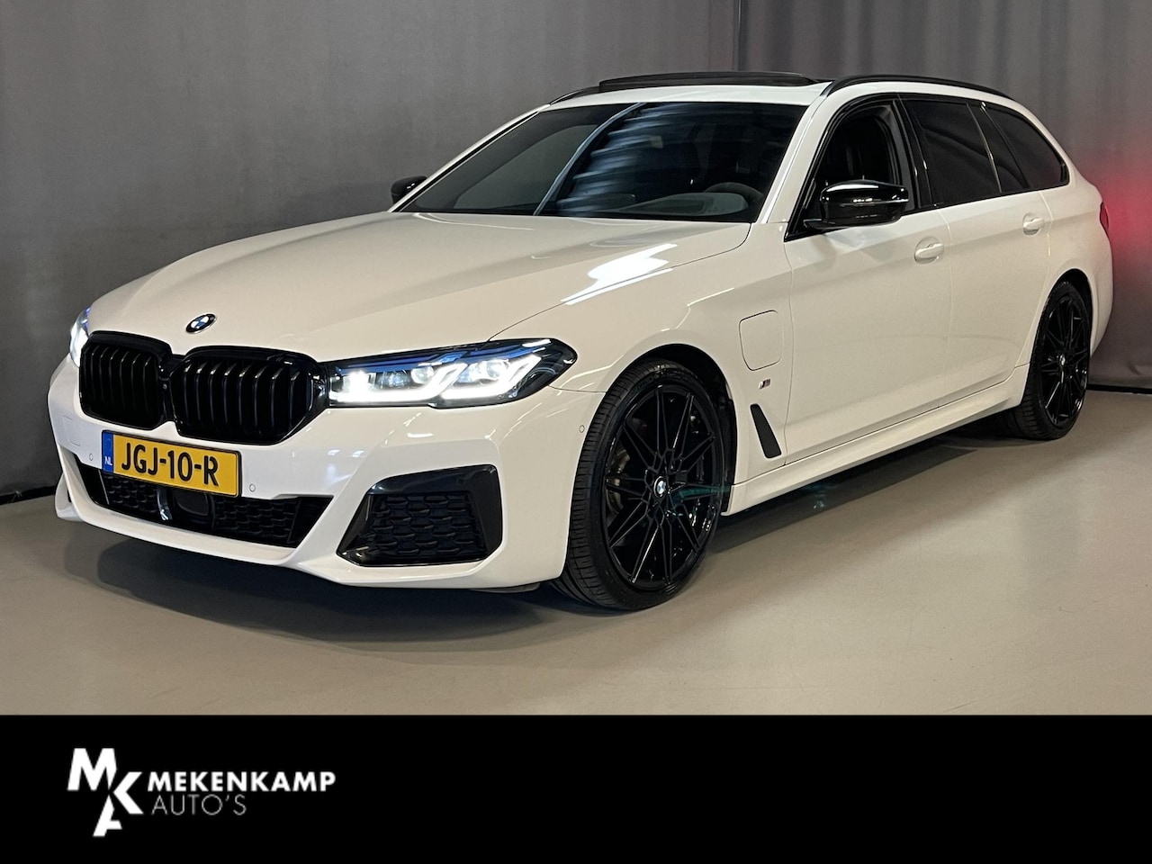BMW 5-serie Touring - 530e High Executive M Sport 20"/Soft Close/Active Steering/Panoramadak/Laser LED/Leder/Hea - AutoWereld.nl