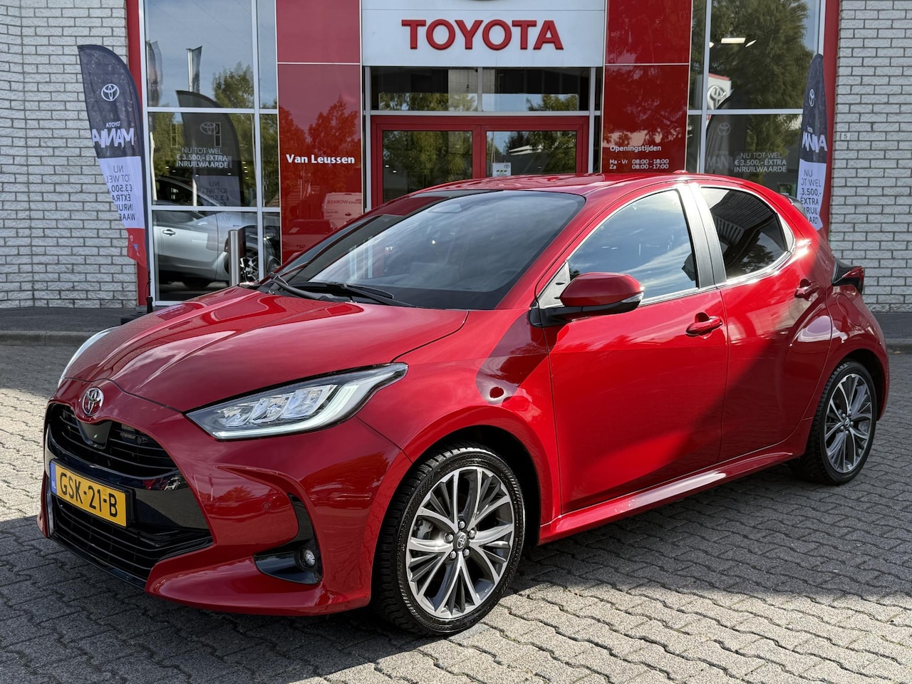 Toyota Yaris - HYBRID 130 EXECUTIVE STOEL/STUURVERW PARK-SENSOREN BLIND-SPOT SPORTSTOELEN 17" LM-VELGEN A - AutoWereld.nl