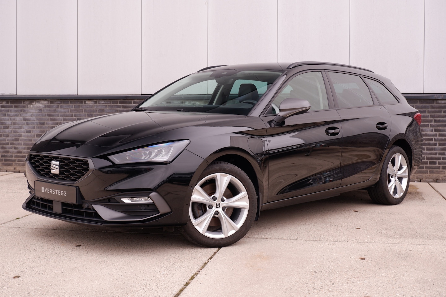 SEAT Leon Sportstourer - 1.4 TSI eHybrid PHEV FR Business Intense | Elek. Trekhaak | LED | Carplay | Camera | Sfeer - AutoWereld.nl
