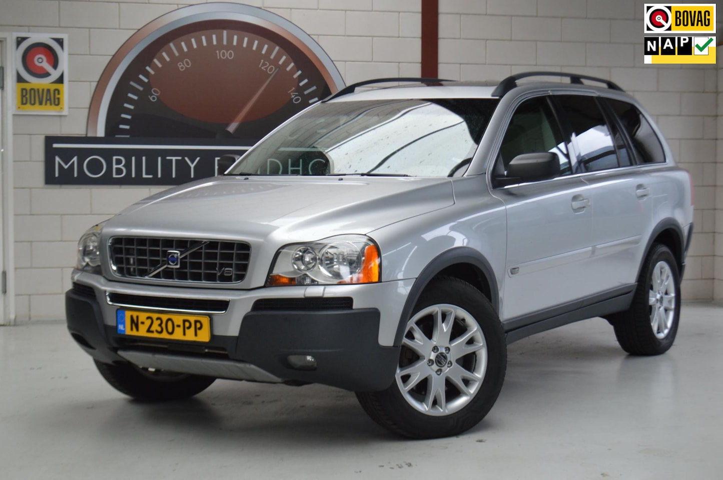 Volvo XC90 - 4.4 V8 BTW-auto! Unieke kmstand, zeer fraai, trekhaak, all-season banden - AutoWereld.nl