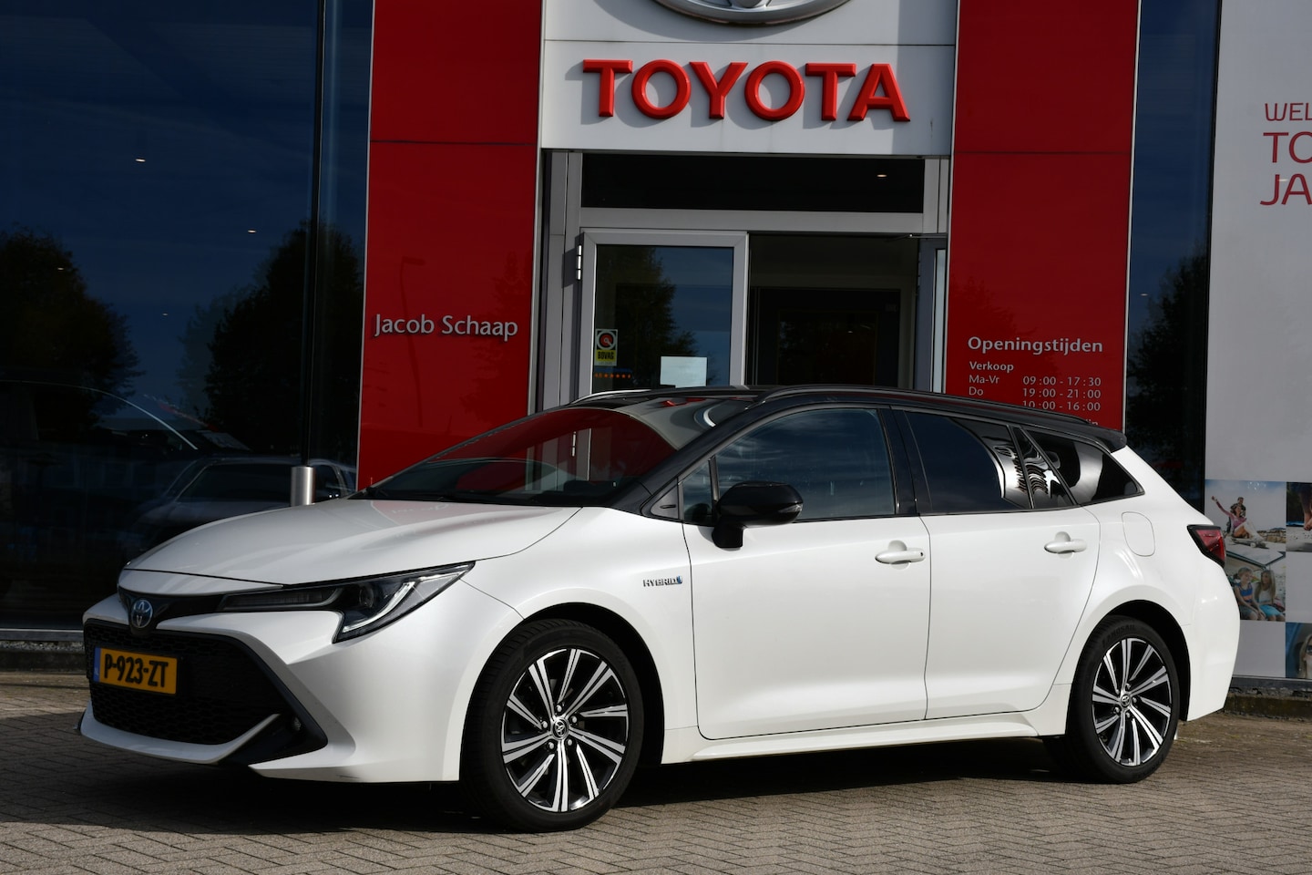 Toyota Corolla Touring Sports - 1.8 Hybrid Executive Limited Automaat 122pk | Head-up display | LED-koplampen | Dealer-ond - AutoWereld.nl