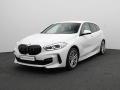 BMW 1-serie - 118i M Sportpakket | Stoelverwarming | Achteruitrijcamera | Sportstoelen | 17"