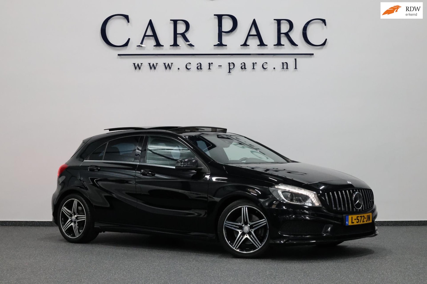 Mercedes-Benz A-klasse - 250 AMG Line LED/PANORAMADAK/LEER+S.VERWARMING+MEMORY/LMV/PDC/CRUISE/ECC/12 MND GARANTIE! - AutoWereld.nl