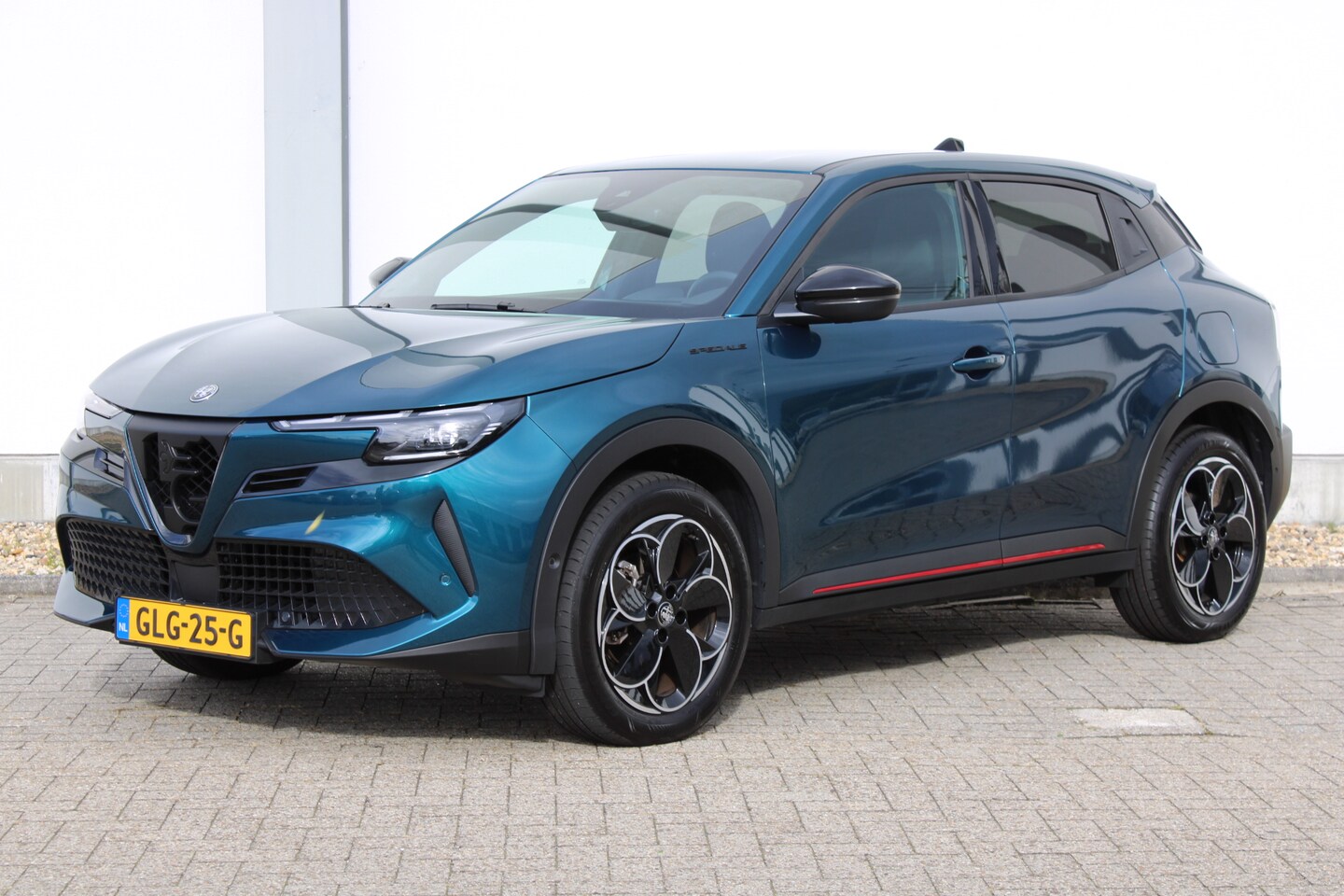 Alfa Romeo Junior - Elettrica Speciale 54 kWh | Achteruitrijcamera | Cruise control adaptief met Stop&Go en st - AutoWereld.nl