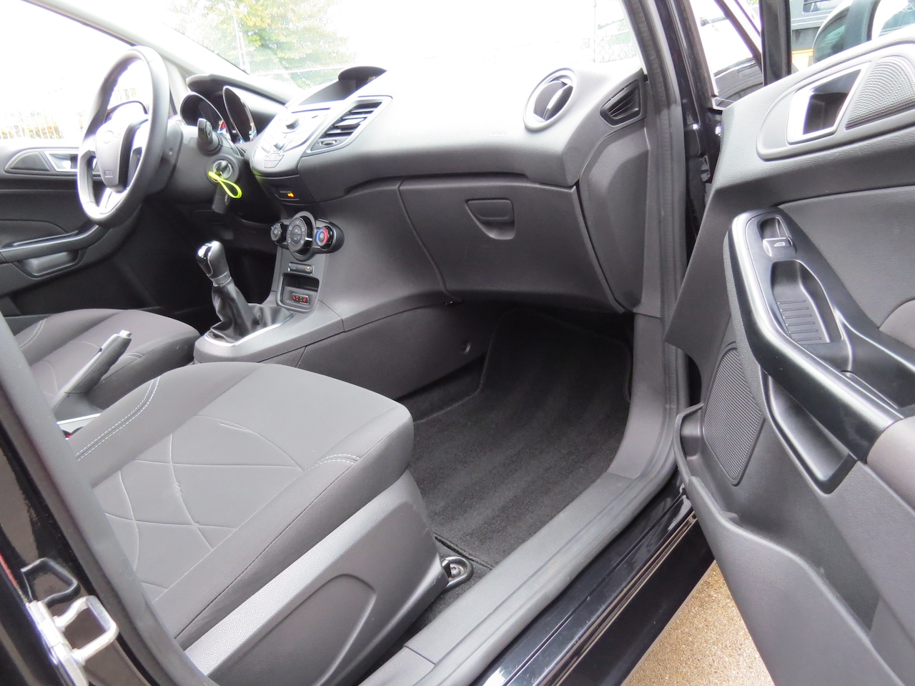 Ford Fiesta - 1.0 EcoBoost Titanium Voorzien van Nieuwe motor