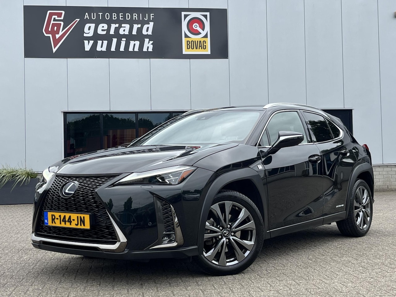 Lexus UX - 250h F Sport Line ADAP CRUISE NAV CAMERA - AutoWereld.nl