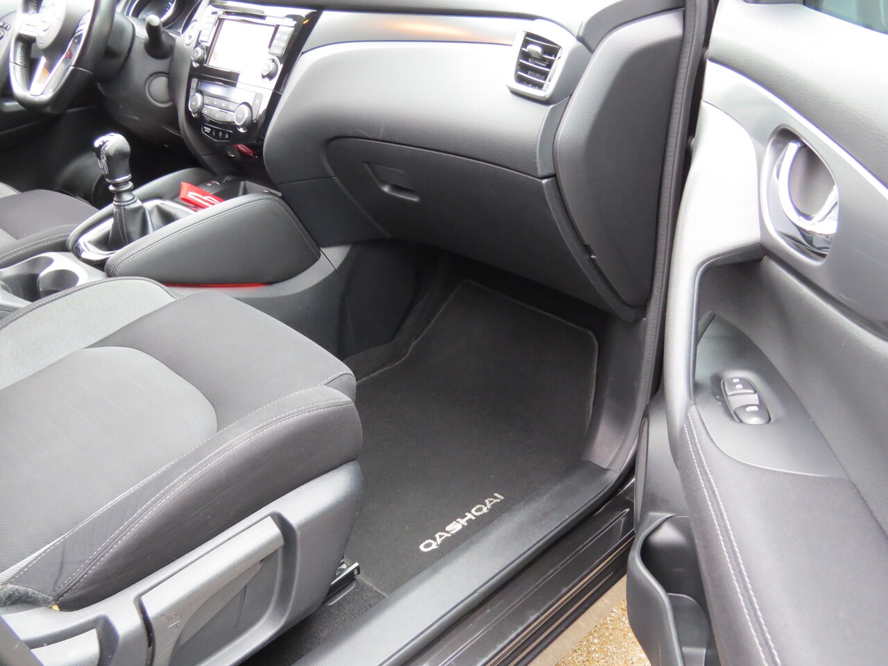 Nissan Qashqai - 1.2 N-Connecta met 360 camera