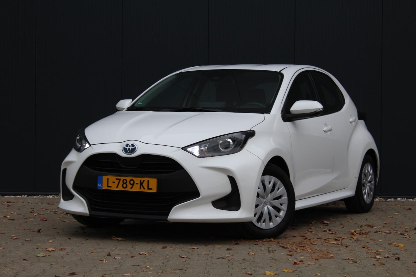 Toyota Yaris - 1.5 Hybrid Active | 1e Eigenaar | Dealer onderhouden | Camera | Apple carplay | NAP | BTW - AutoWereld.nl