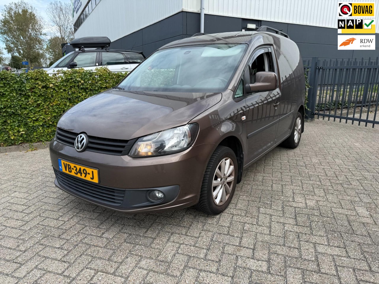 Volkswagen Caddy - 2.0 TDI camera airco bearlock carplay cruise control trekhaak - AutoWereld.nl
