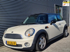 MINI Cooper - 1.6 Business Line 05-2009 Pepper (Old English) White