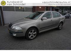 Skoda Octavia - 1.6 FSI TOUR NAVIGATIE TREKHAAK STOELVERWARMING ECC AIRCO CRUISECONTROL PARKEERSENSOREN LI