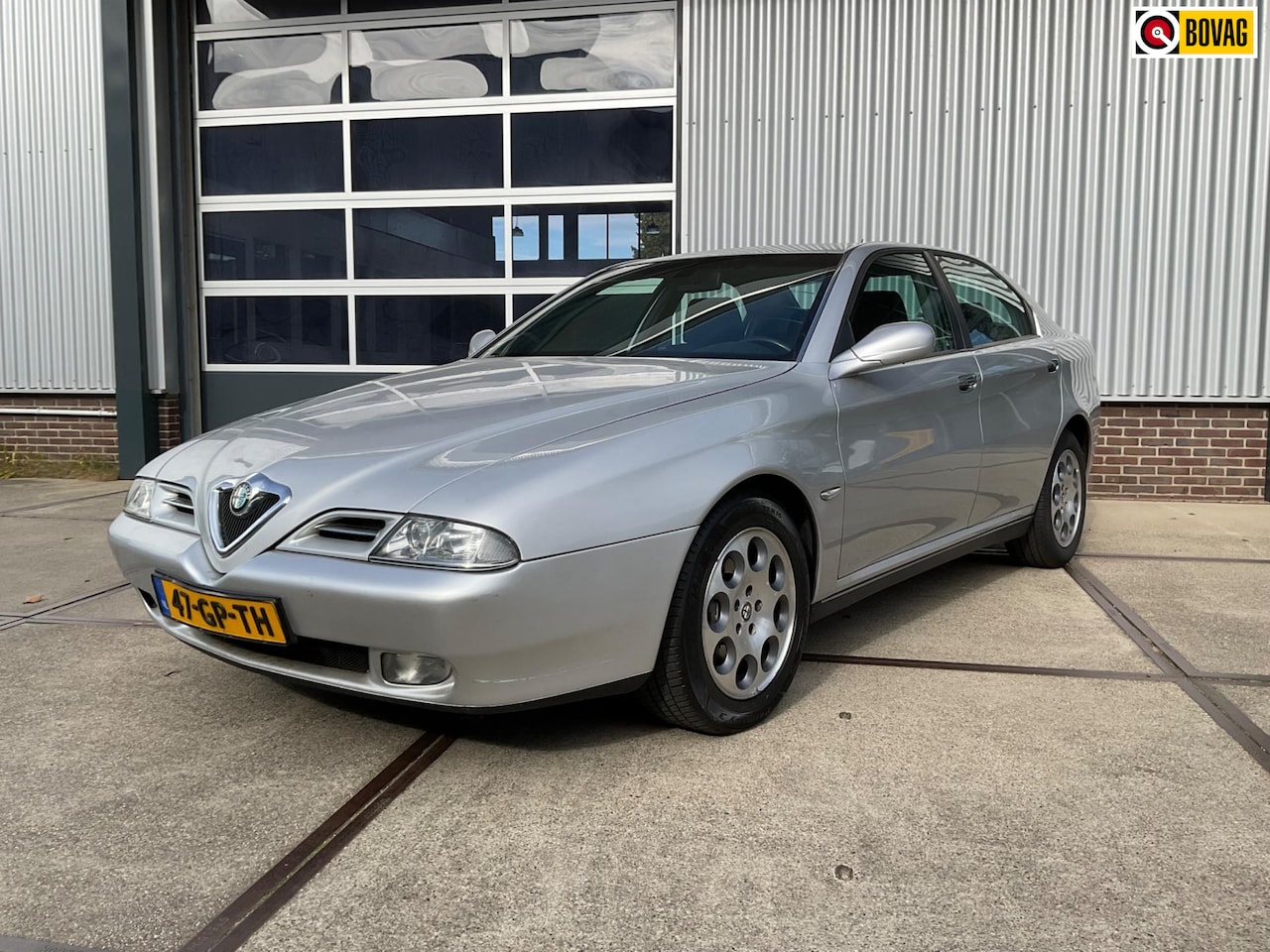 Alfa Romeo 166 - 3.0 V6 Super 3.0 V6 Super - AutoWereld.nl