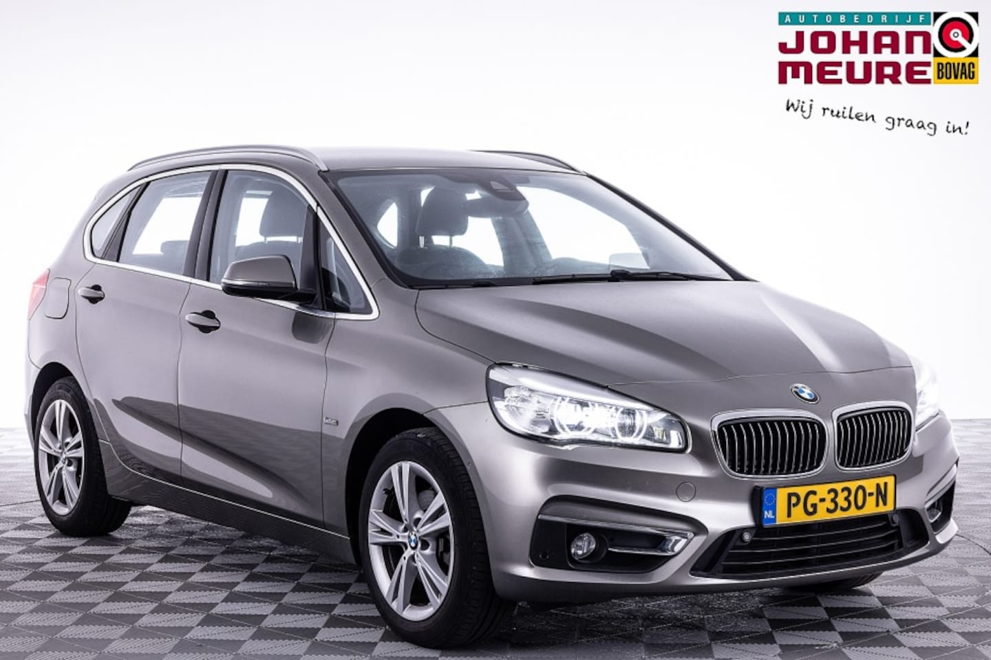 BMW 2-serie Active Tourer - 218 i High Executive Automaat | LEDER | Head-Up | Trekhaak | Full LED - AutoWereld.nl