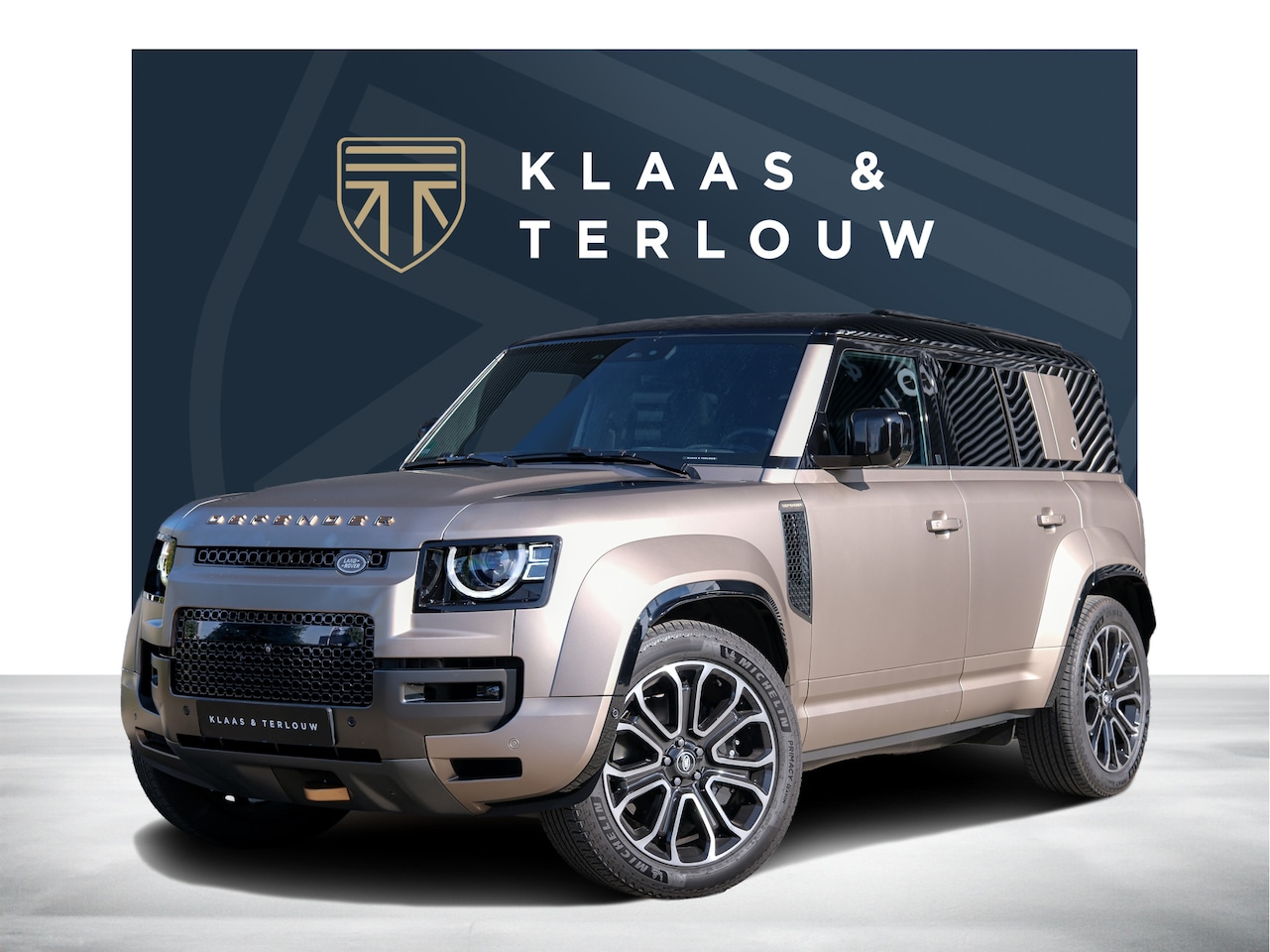 Land Rover Defender 110 - 4.4 P635 110 Octa / Panorama dak / Elektrische Trekhaak / 22 inch / - AutoWereld.nl