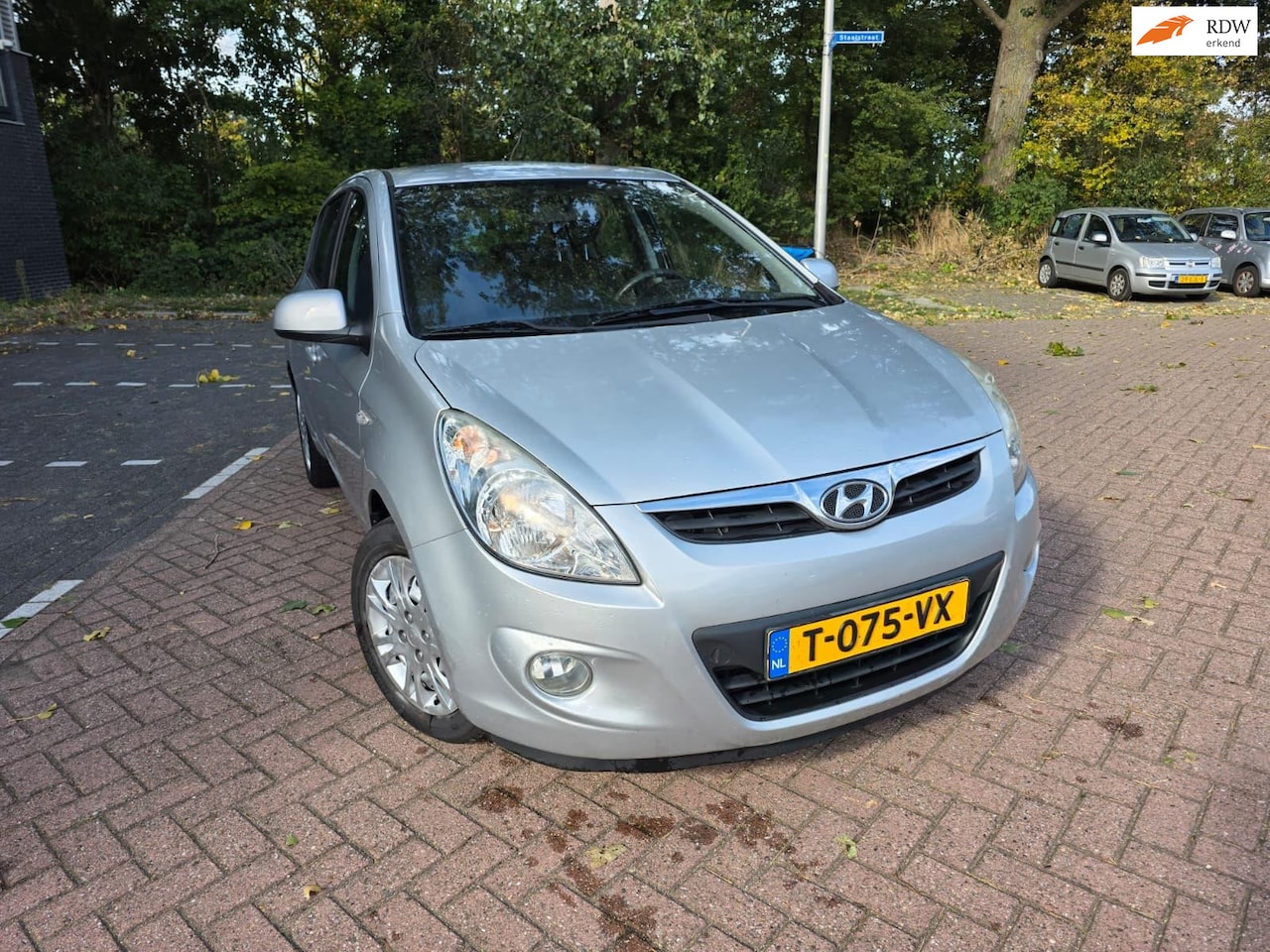 Hyundai i20 - 1.2i i-Catcher -Airco 5DRS ELEC- ramen - AutoWereld.nl