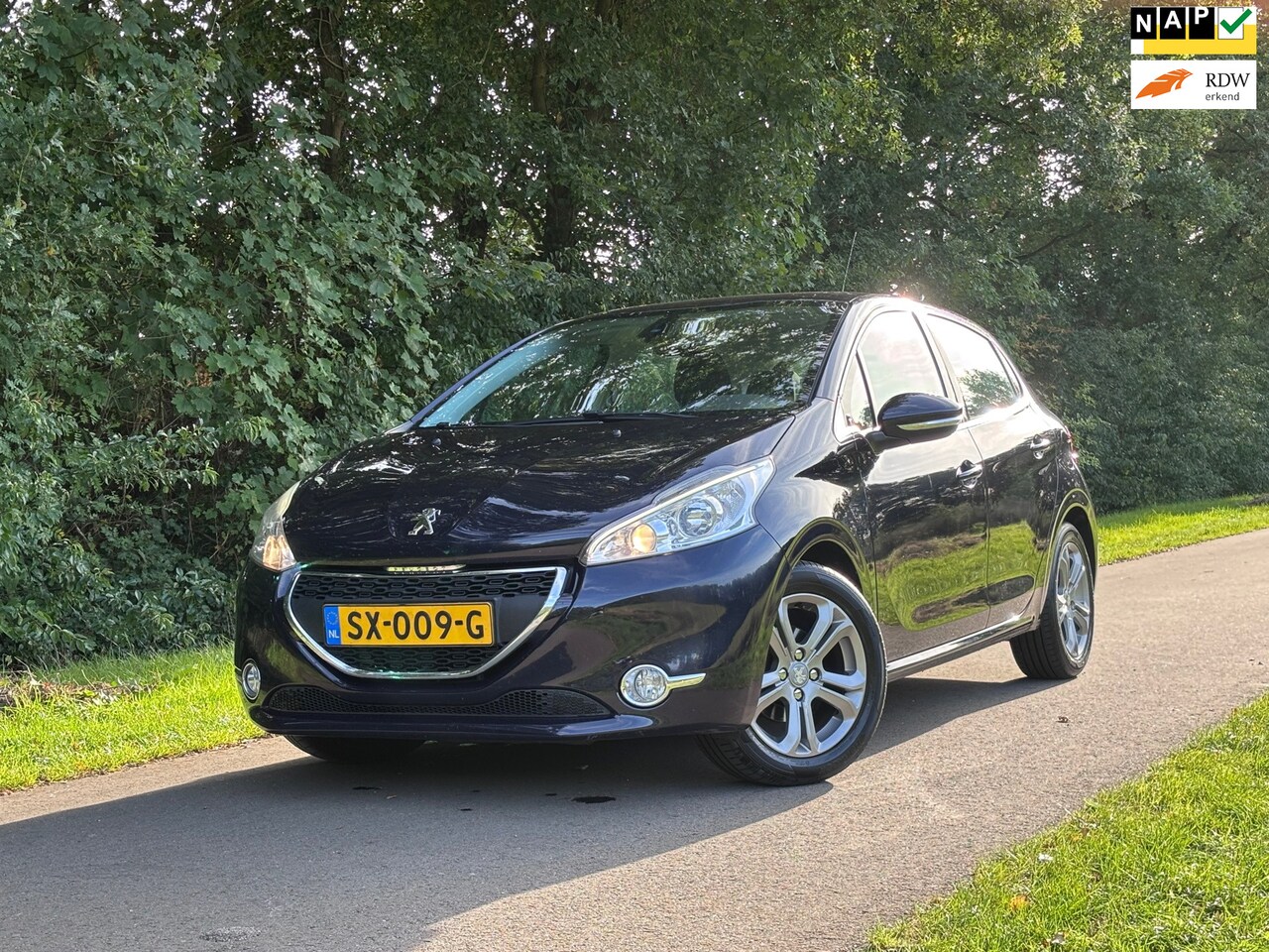 Peugeot 208 - 1.2 VTi Allure | Airco + Navi Nu € 2.975,-! | - AutoWereld.nl