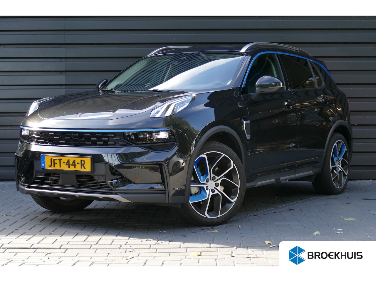 Lynk & Co 01 - 1.5 262PK PLUG-IN HYBRID AUTOMAAT / NAVI / LED / CLIMA / PDC / 20"LMV / CAMERA / PANO.DAK - AutoWereld.nl