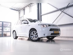 Mitsubishi Outlander - 2.0 PHEV Instyle+ | Schuifdak | trekhaak | Leder | NL auto NAP | Rijklaarprijs | Nieuwe AP