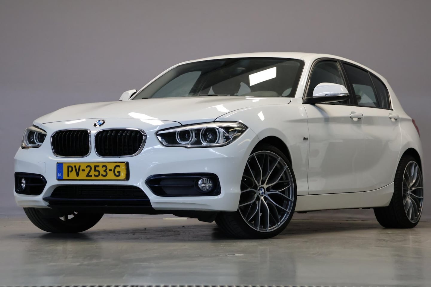 BMW 1-serie - 118i Executive Sport |AUT|Climate|Cruise| - AutoWereld.nl