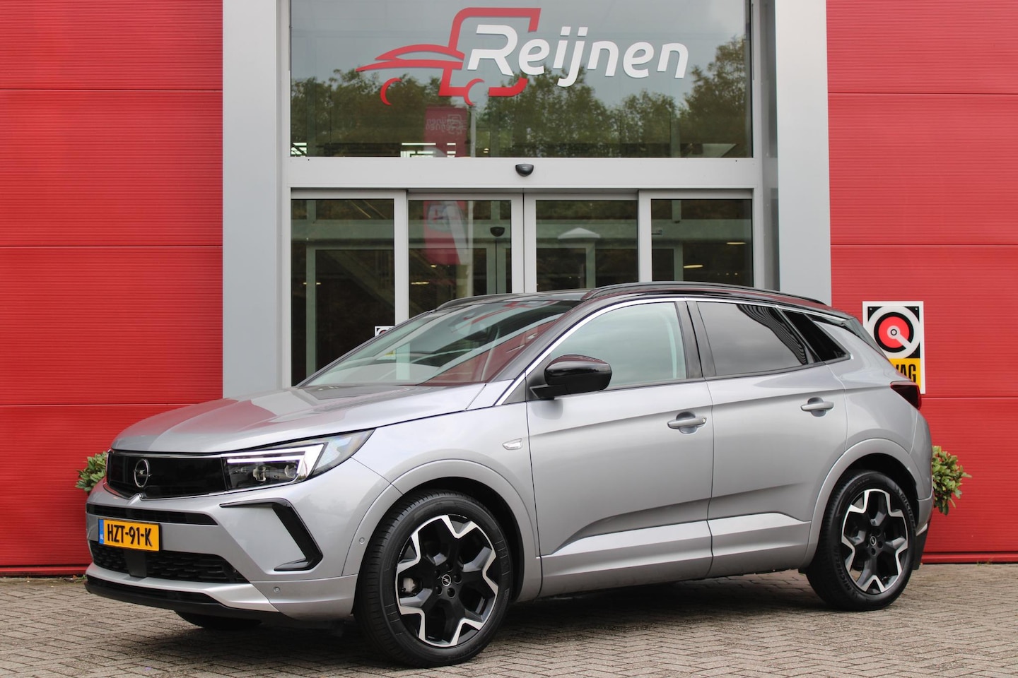 Opel Grandland - 1.2 Turbo 130PK AUTOMAAT ULTIMATE | STOEL/STUUR/VOORRUIT VERWARMING | ACHTRERUITRIJ CAMERA - AutoWereld.nl