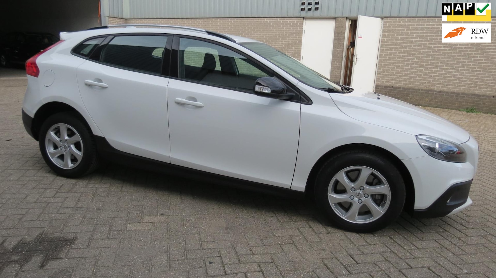 Volvo V40 Cross Country - 2.0 T3 Nordic 2.0 T3 Nordic - AutoWereld.nl
