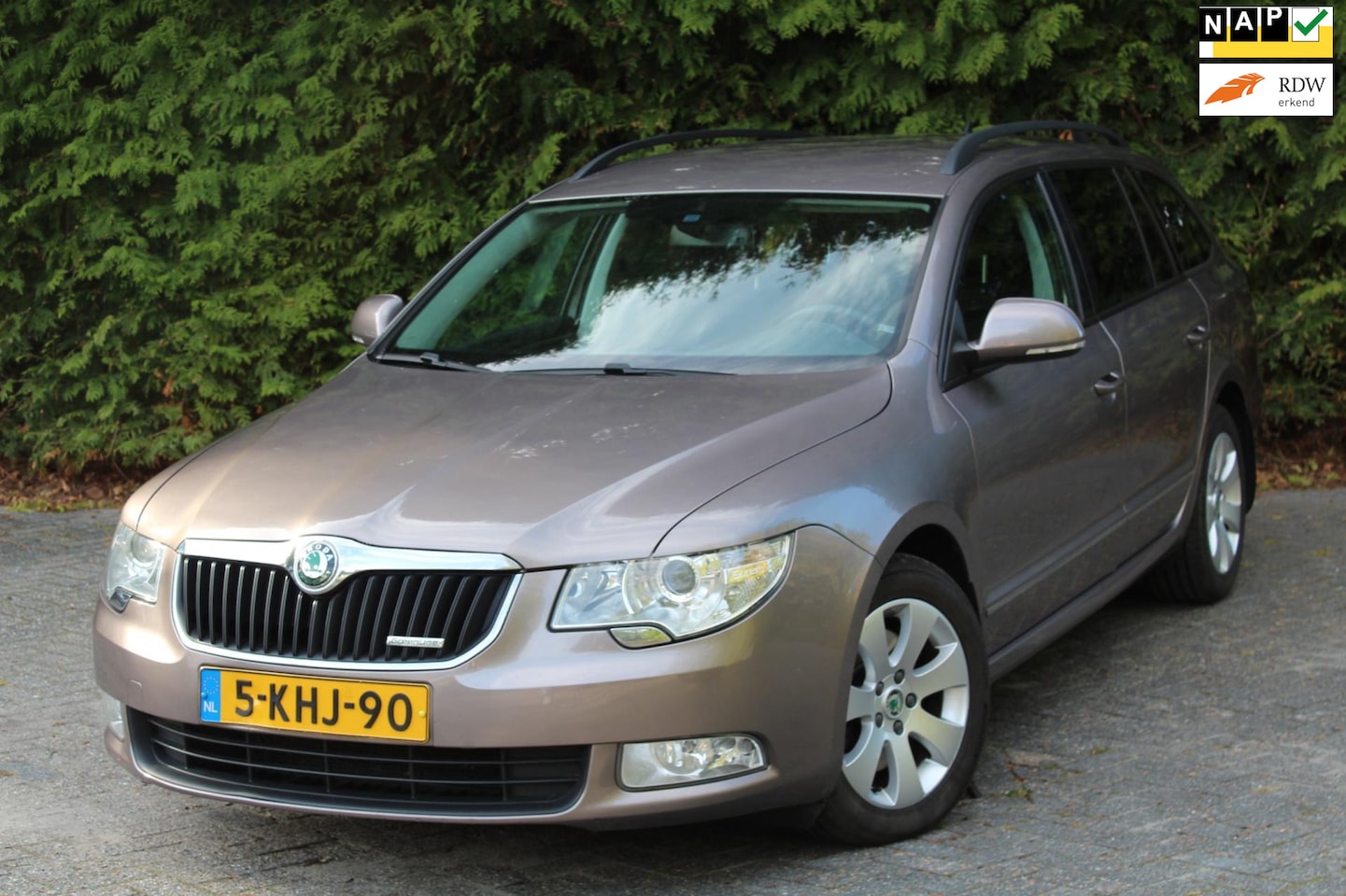 Skoda Superb Combi - 1.6 TDI Greenline Active Business Line 105PK | Trekhaak | Cruise Control | Navigatie | Cli - AutoWereld.nl