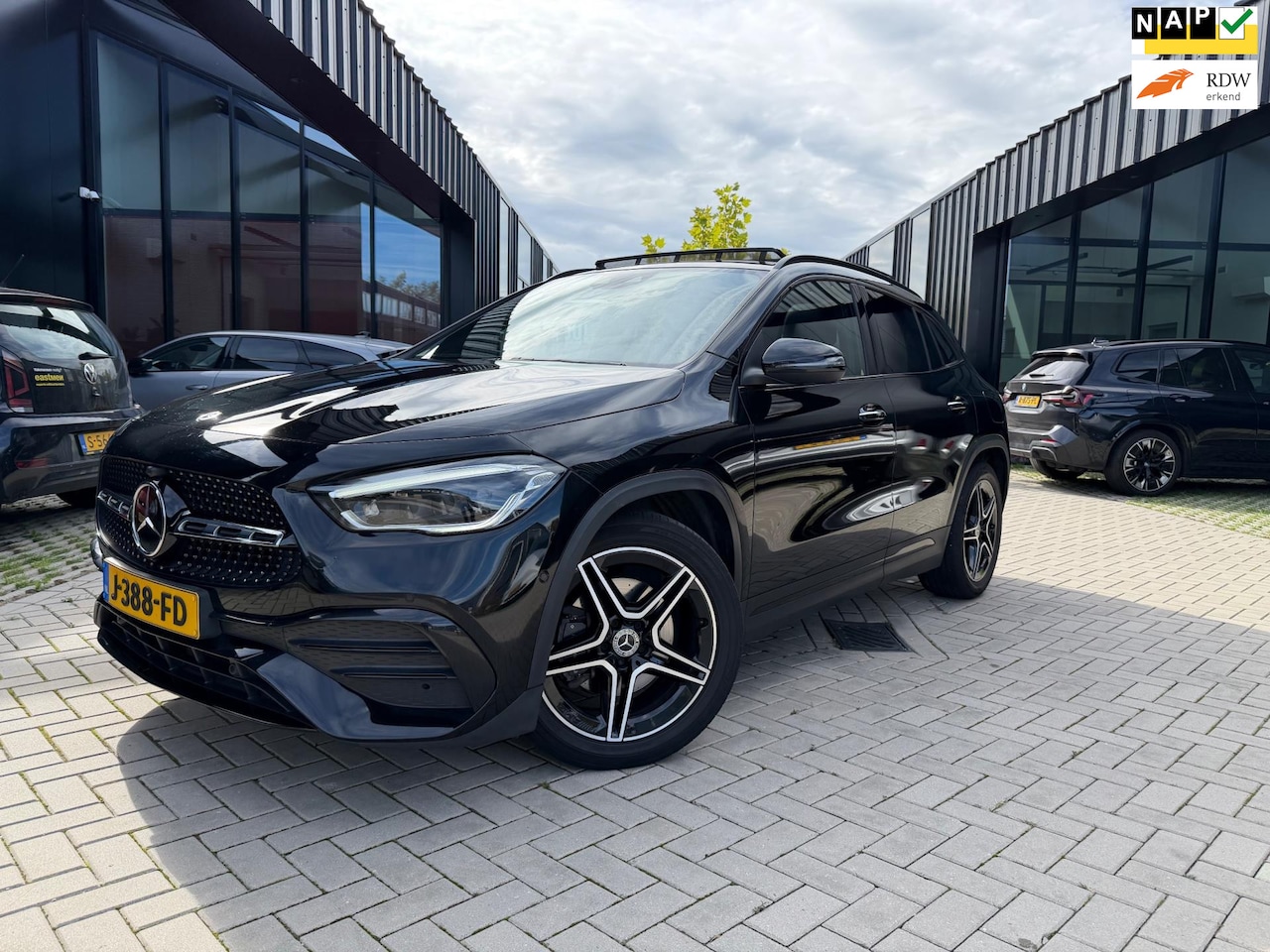 Mercedes-Benz GLA-Klasse - 200 Business Solution AMG Pano Sfeer Mem CAM Bomvol ! - AutoWereld.nl