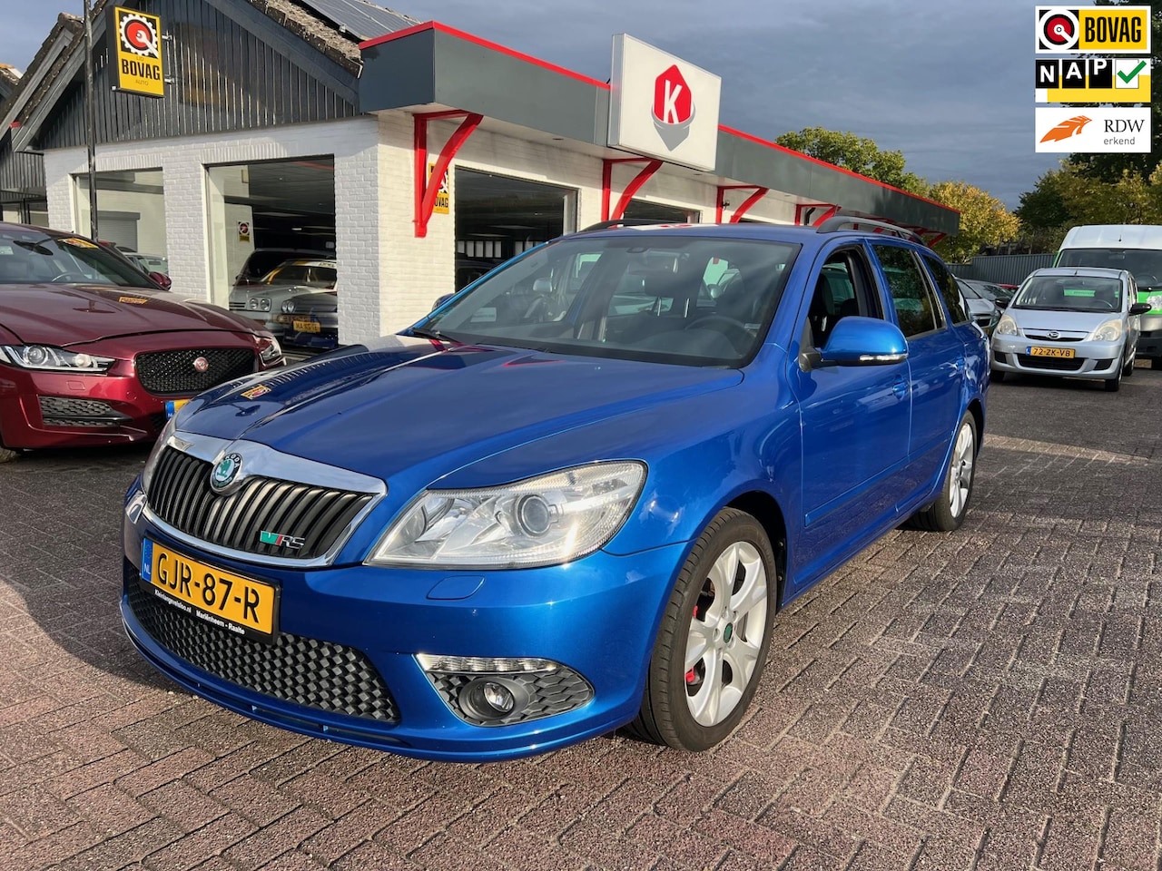Skoda Octavia Combi - 2.0 TFSI RS DSG/Xenon/Leer/Trekhaak. - AutoWereld.nl