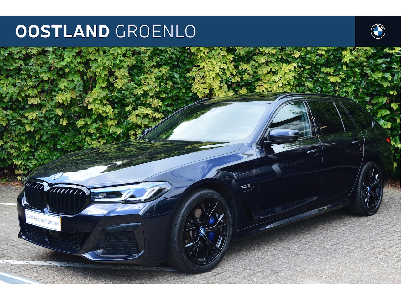 BMW 5-serie Touring - 530e xDrive High Executive M Sport Automaat / Panoramadak / Trekhaak / Laserlight / Adapti - AutoWereld.nl