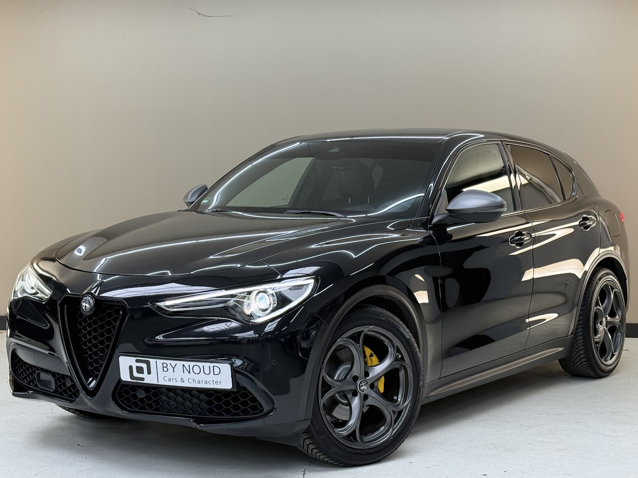 Alfa Romeo Stelvio - 2.0 T AWD Super 2.0 T AWD Super, 280Pk, 2018, Liefhebbersauto, 2de eigenaar, BTW Auto, 20" Velgen, Camera, - AutoWereld.nl
