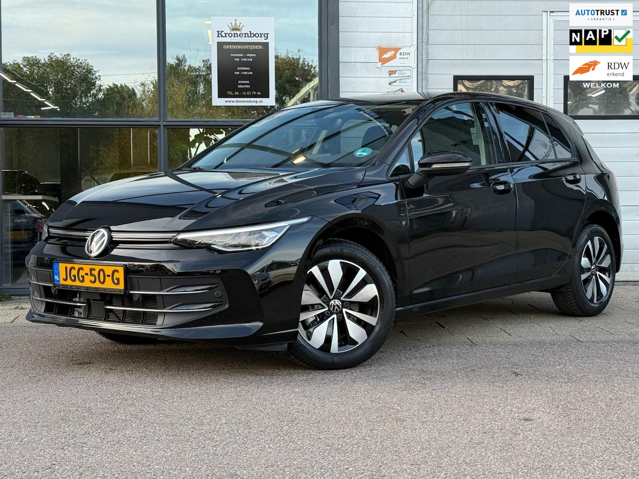 Volkswagen Golf - 1.5 eTSI R-Line Edition| ACC| CARPLAY| CAMERA - AutoWereld.nl