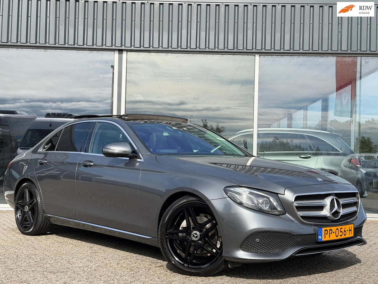 Mercedes-Benz E-klasse - 220 d AMG/PANO/NETTE STAAT - AutoWereld.nl