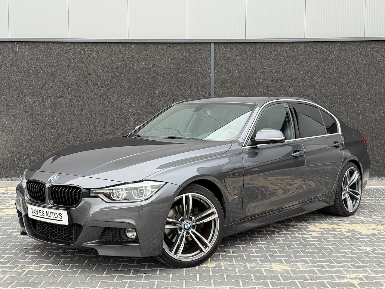 BMW 3-serie - 330e AUT M-PAKKET XENON|LEDER|NAVI - AutoWereld.nl