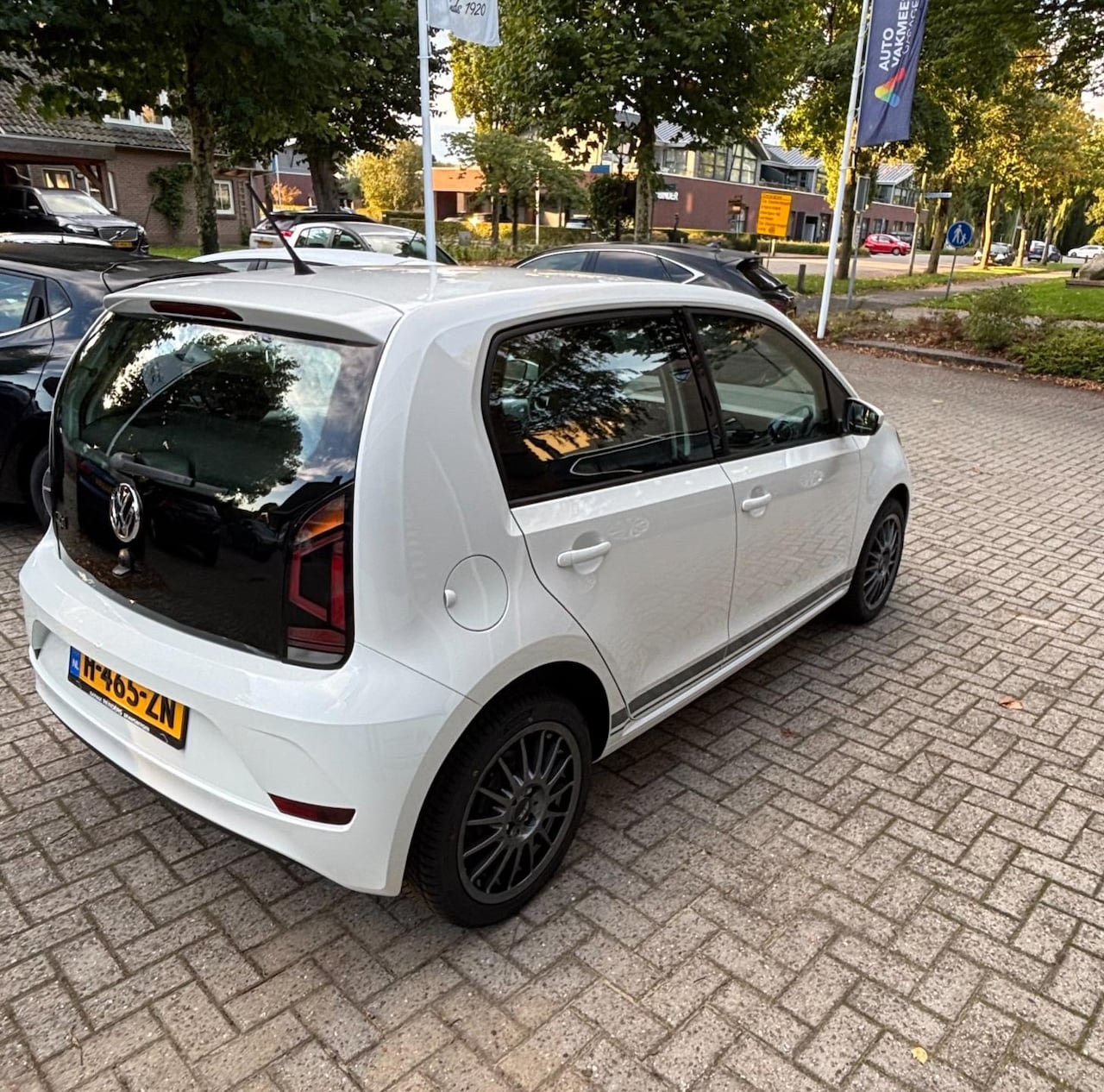 Volkswagen Up! - 1.0 BMT Move up! 16 inch LM All Season Bluetooth - AutoWereld.nl