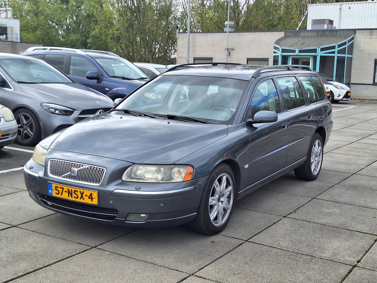 Volvo V70 - €2500,-2.5T AWD Ocean Race Vol ! Trekhaak Navi - AutoWereld.nl