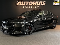 BMW 5-serie - 520i High Executive Edition M Stuurverwarming/ Laser/ 21"/ Glazendak/ Memoryseats/ 360Came