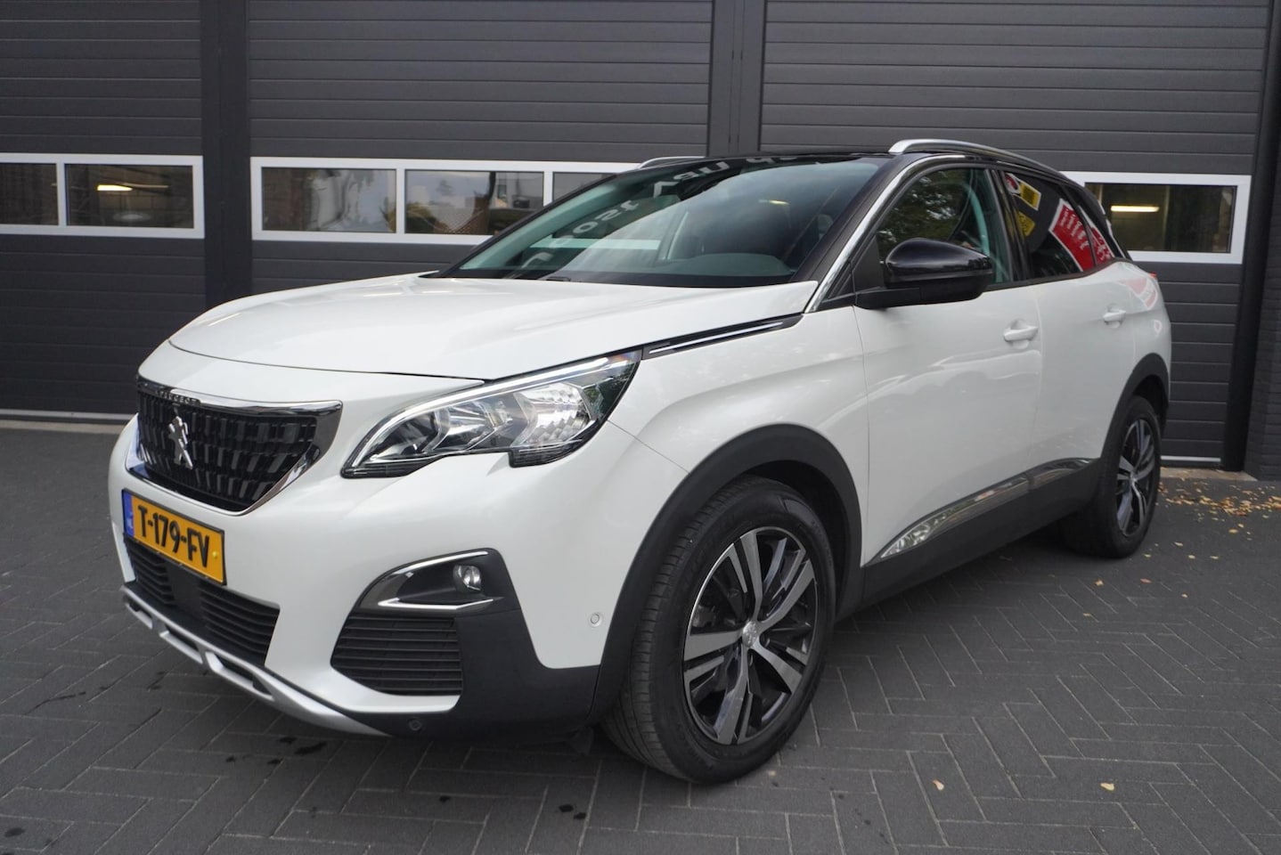 Peugeot 3008 - 1.2 PureTech Allure Aut/Cruise/Camera/Airco/Park.sensoren/Navi/Carplay - AutoWereld.nl