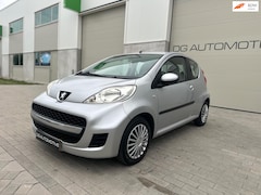 Peugeot 107 - 1.0-12V Millesim 200 AUTOMAAT APK 11-09-2026 ELEKTRISCHE RAMEN AUX zeer zuinig