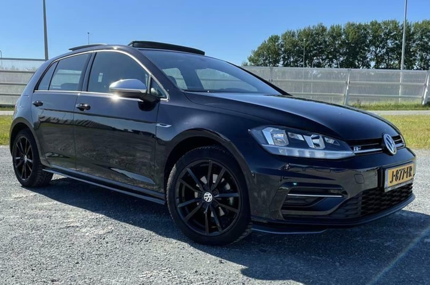 Volkswagen Golf - 1.0 TSI Trendline VII  2x R-Line Pano Camera - AutoWereld.nl