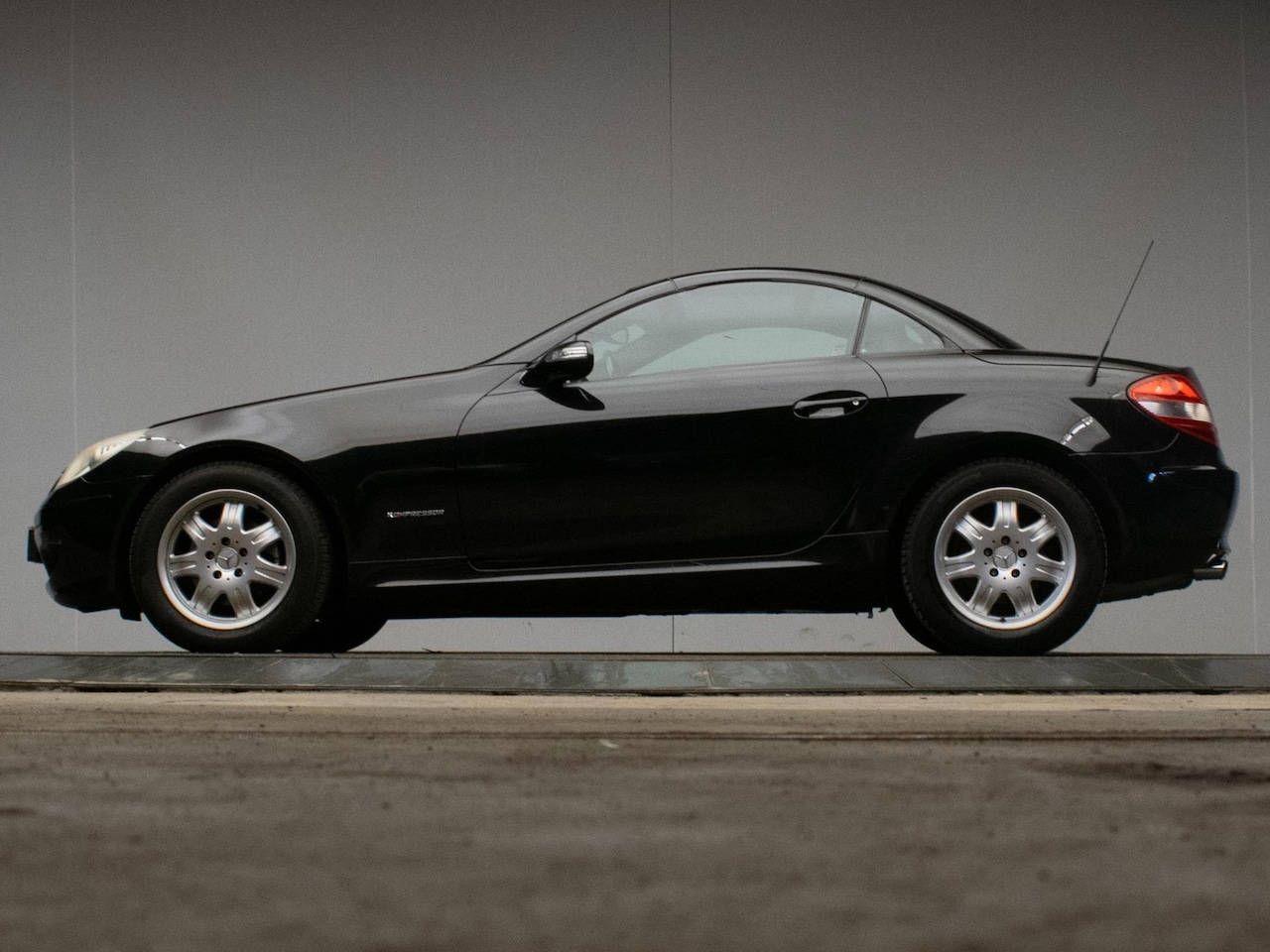 Mercedes-Benz SLK-klasse - 200 K. (NAVI,XENON,NEKVERWARMING,STOELVERWARMING,LEDER,PDC,WINDSCHERM,NIEUWE APK,NETTESTAA - AutoWereld.nl