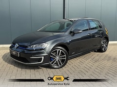 Volkswagen Golf - 1.4 TSI GTE * Panorama * Camera * Navigatie * Cruise Control