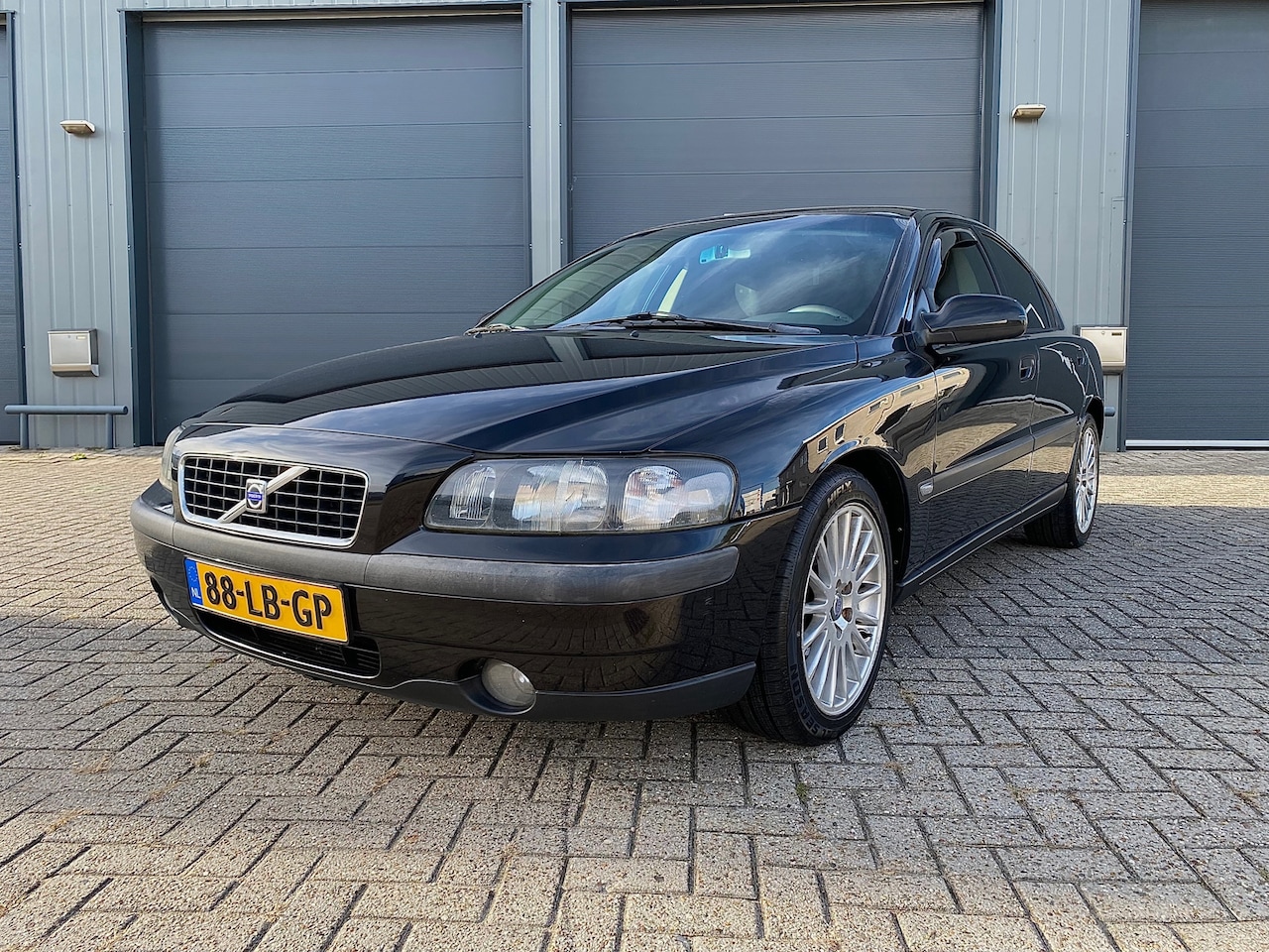 Volvo S60 - 2.4 Edition Airco Cruise Trekhaak APK 15-10-2026 - AutoWereld.nl