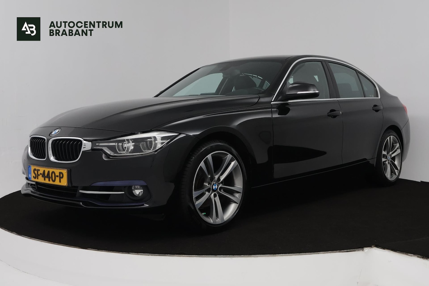 BMW 3-serie - 320i High Executive (GROOT-NAVIGATIE, ELEKT. WEGKLAPBARE TREKHAAK, STOELVERWARMING, DEALER - AutoWereld.nl