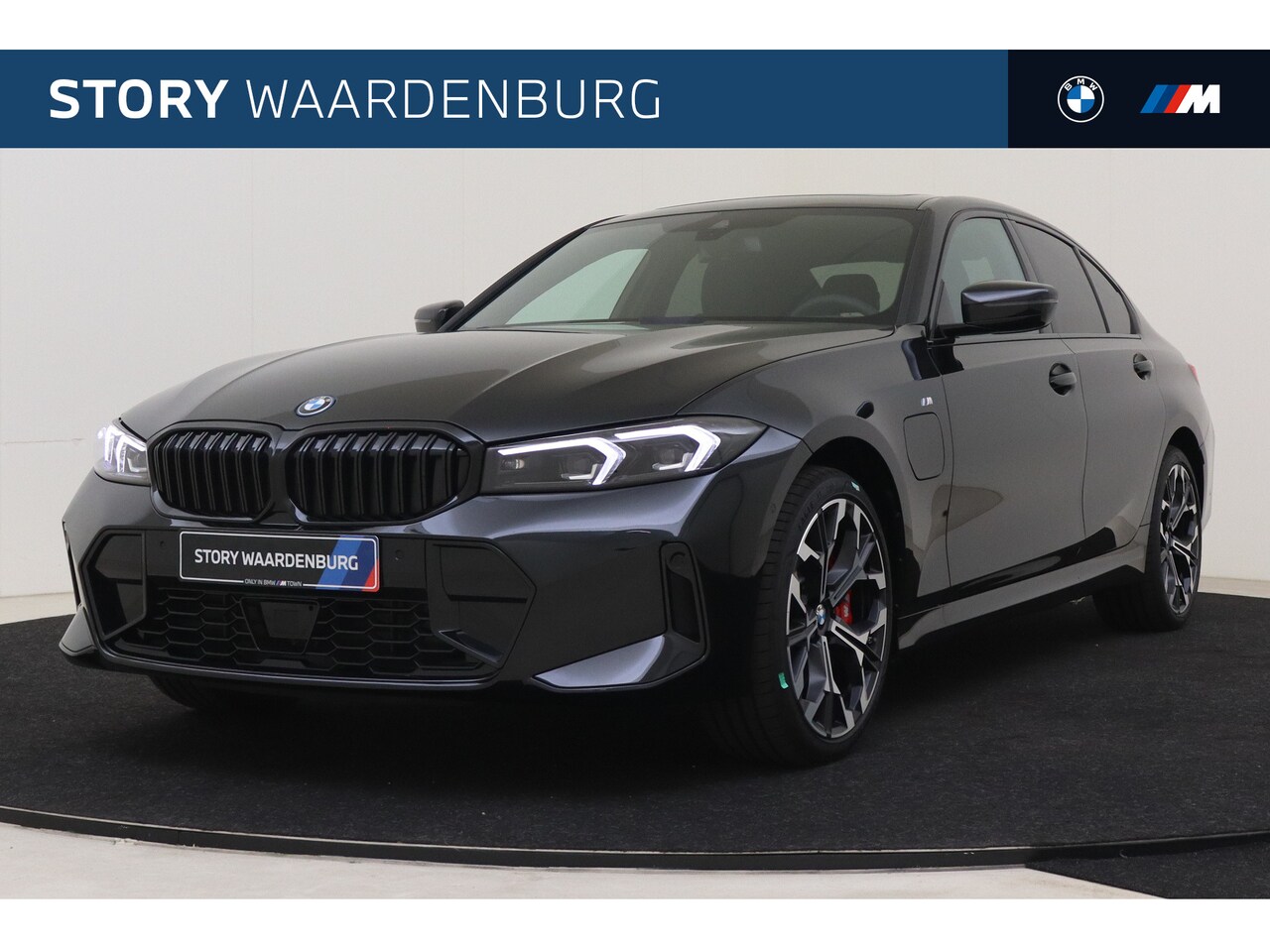 BMW 3-serie - 330e M Sport Automaat / Trekhaak / Achteruitrijcamera / Sportstoelen / Adaptieve LED / Com - AutoWereld.nl